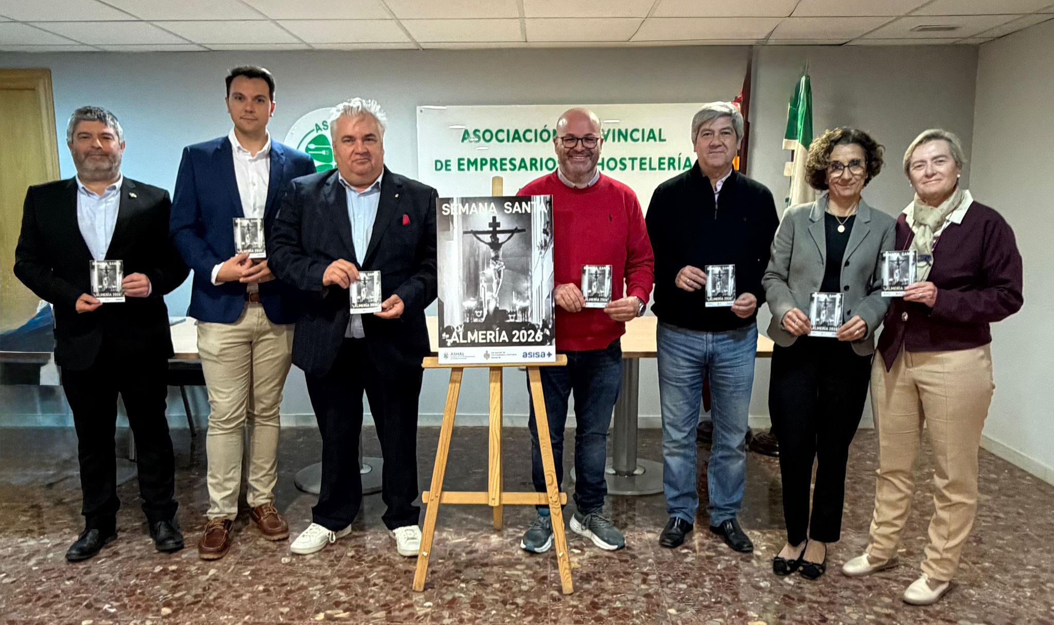 ASHAL distribuye 5.000 itinerarios de la Semana Santa en hoteles, bares y restaurantes con el patrocinio de Asisa